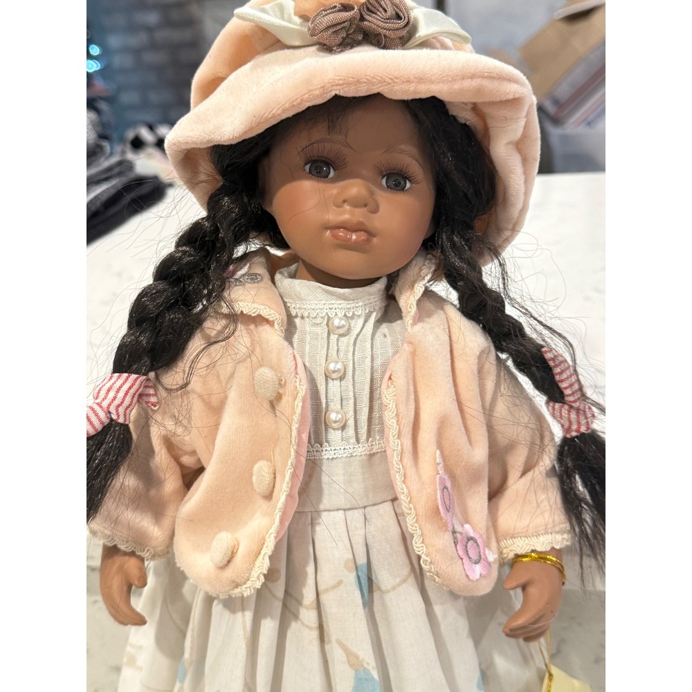 Show‎ Stoppers Friends Collectible Porcelain Doll Peach Outfit Hat Braids